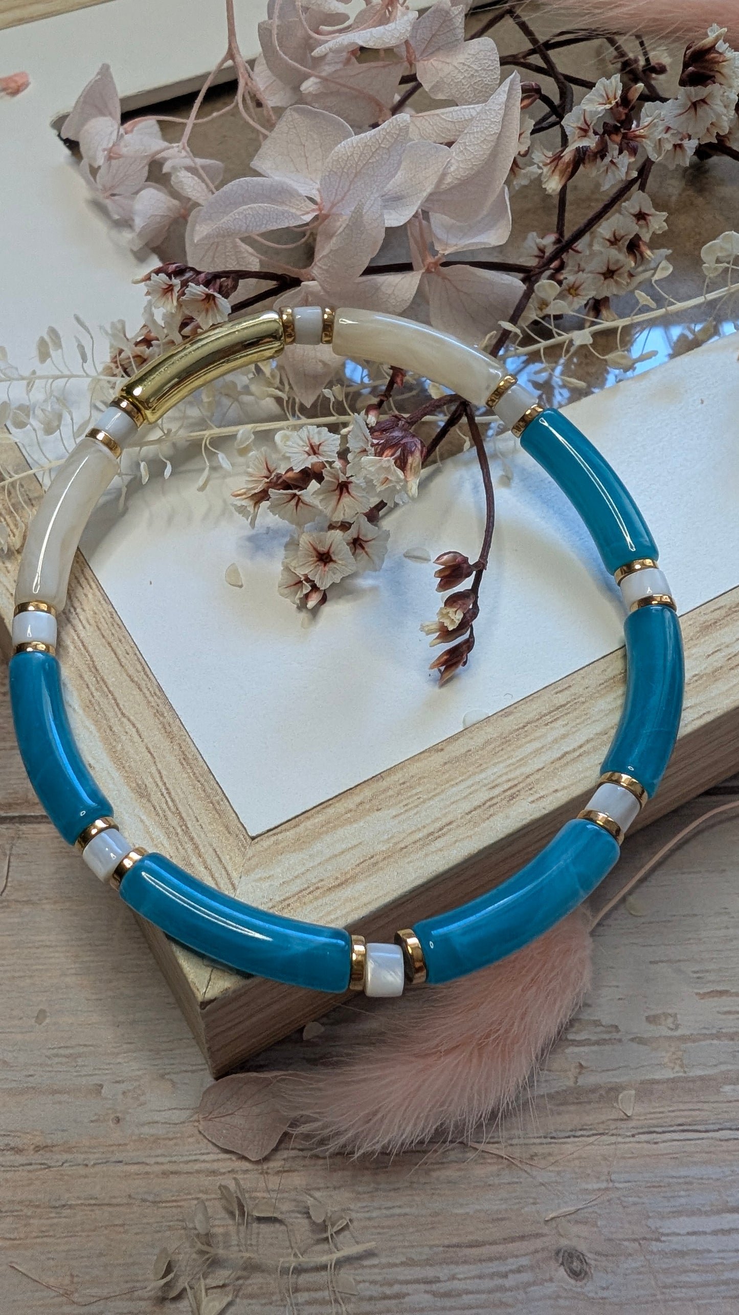 Bracelets perles fines incurvées en résine - Collection été
