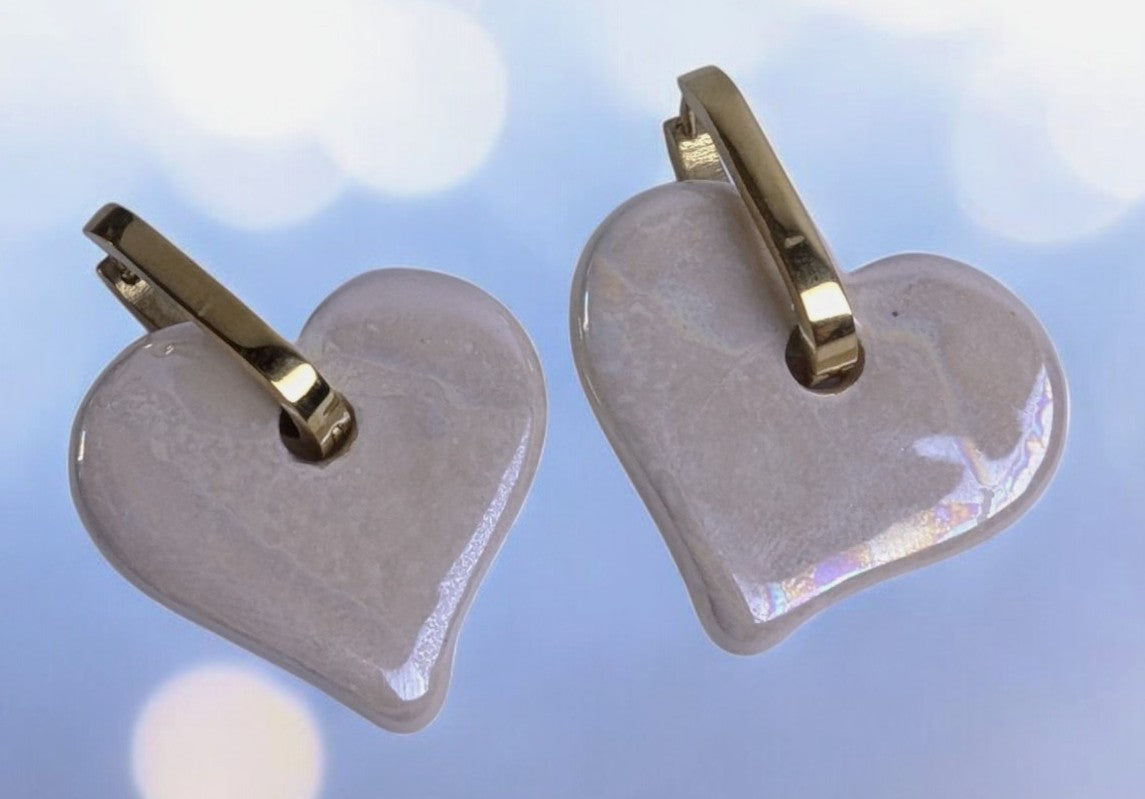 Boucles d'oreilles céramique cœur blanc cassé, créole ovale en acier inoxydable doré, bijoux raffinés.