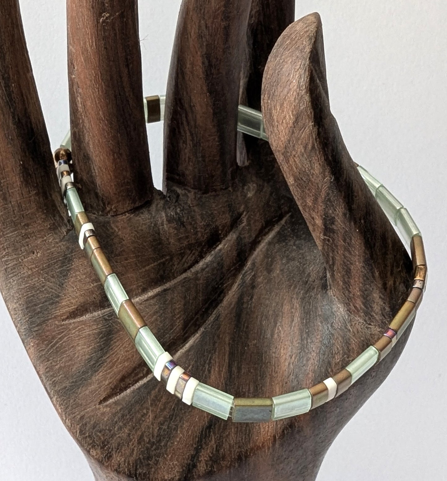Bracelet Perles du Japon,nuances de vert, profondes ou tendres. Un hommage à la nature et à la sérénité.