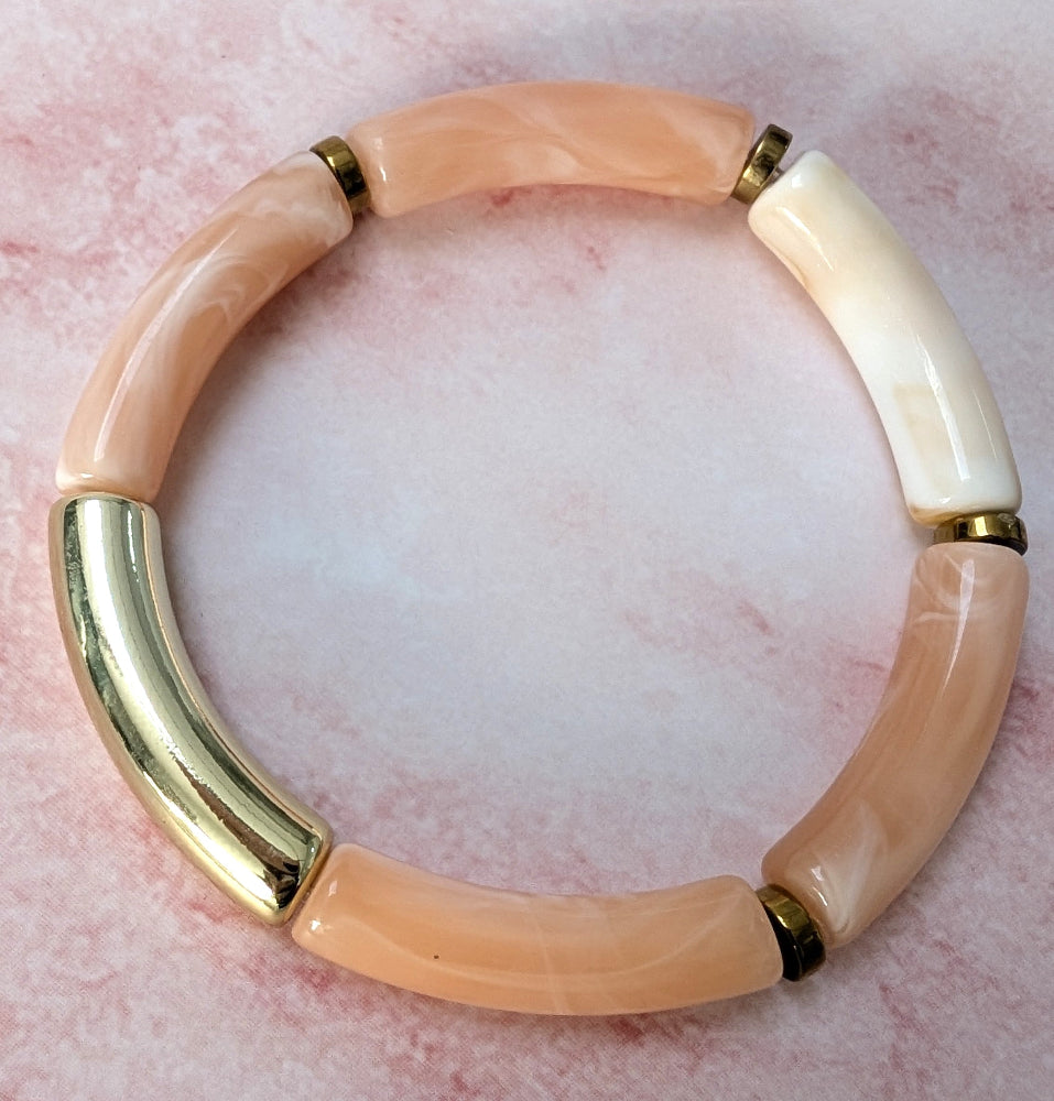 Bracelet résine modèle 16 saumon et blanc marbré, doré