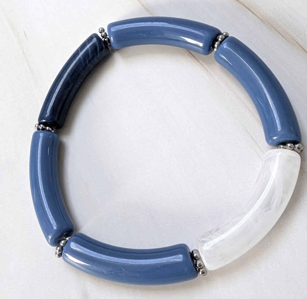 Bracelet résine modèle 20 bleu foncé opaque et blanc translucide