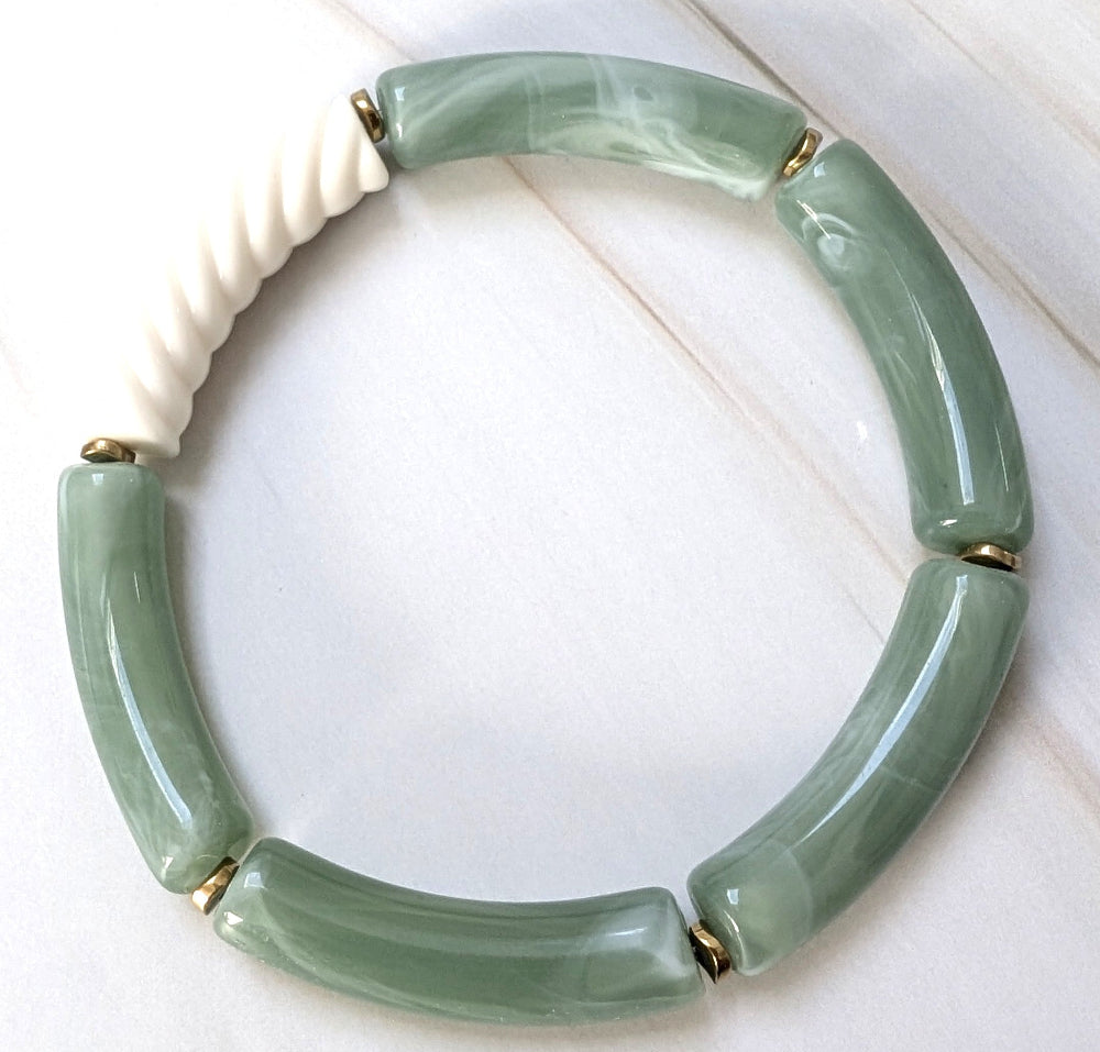 Bracelet résine modèle 22 vert marbré et écru torsadé