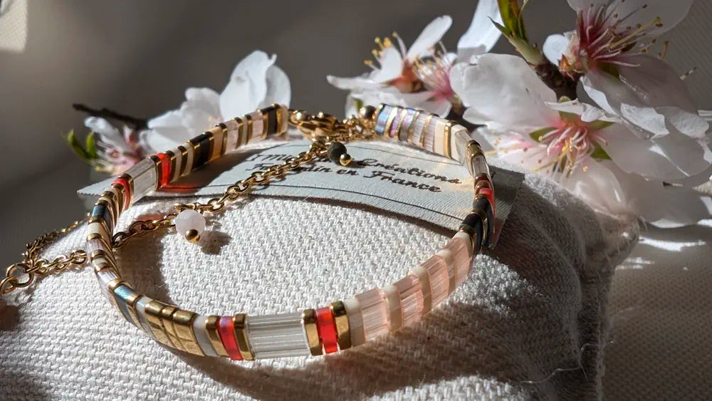  Des bracelets à chaînette et perles Miyuki. Elégance et modernité. Ces créations uniques sont parfaites pour les amateurs de bijoux fins et délicats.