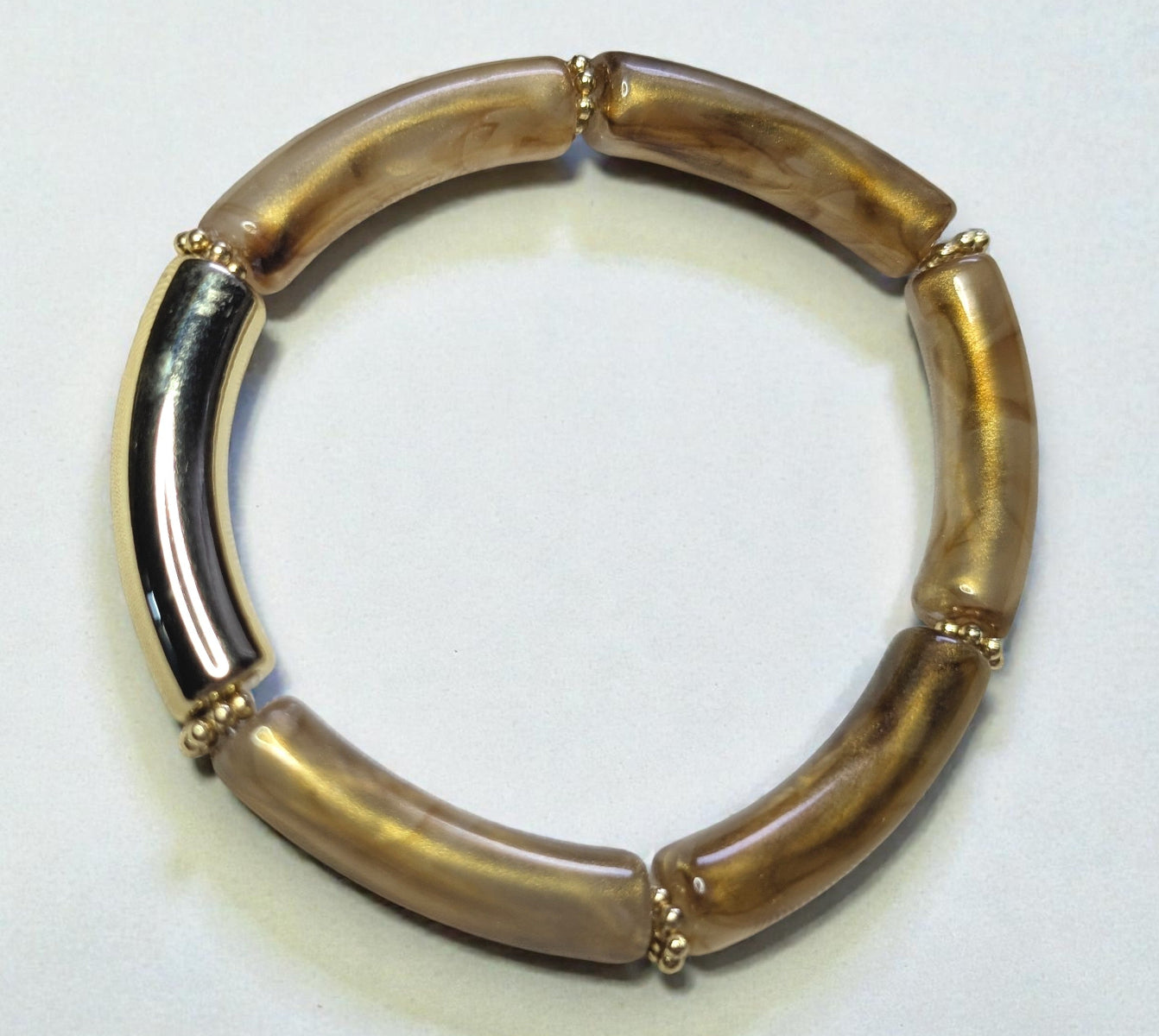 Bracelet élastique en perles de résine – doré et marbré bronze nacré