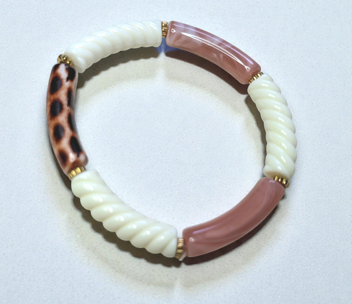 Bracelet élastique en perles de résine – crème, tacheté& et marron clarir rosé