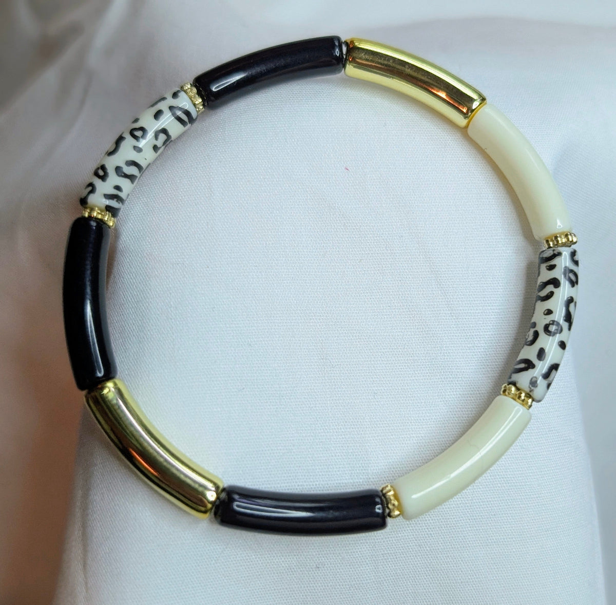 Bracelet fin en résine automne hiver –doré, noir, crème et tacheté noir et beige