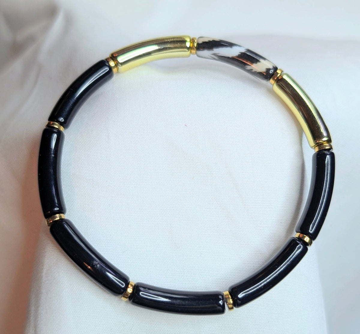 Bracelet fin en résine automne hiver –doré, noir, crème et tacheté noir et beige