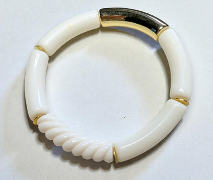 Bracelet élastique en perles de résine – doré, crème et crème torsadé