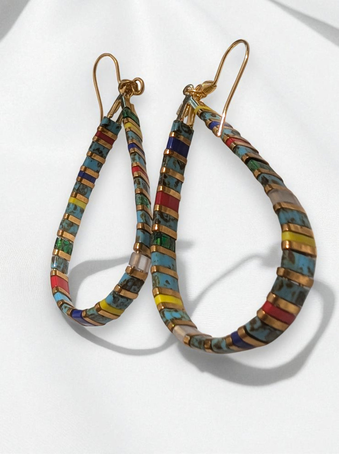 Boucles d’oreilles Aya perles Miyuki multicolores support doré