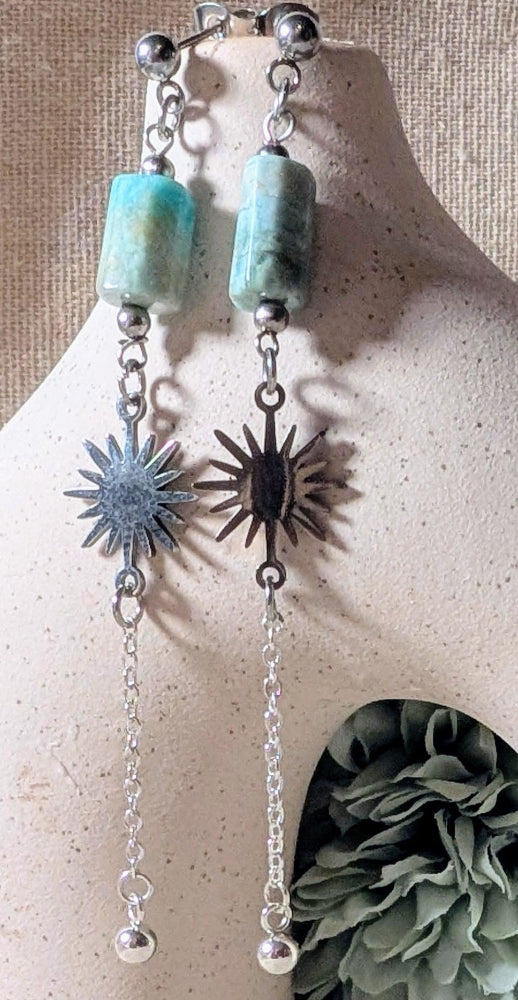 boucles d'oreilles avec perle colonne amazonite, connecteur soleil et chainette en acier inoxydable