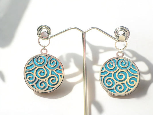 Boucles d'oreilles Brise Marine en cuir et estampe à motifs vagues, avec cabochon et design inspiré de la mer, fabriquées en acier inoxydable