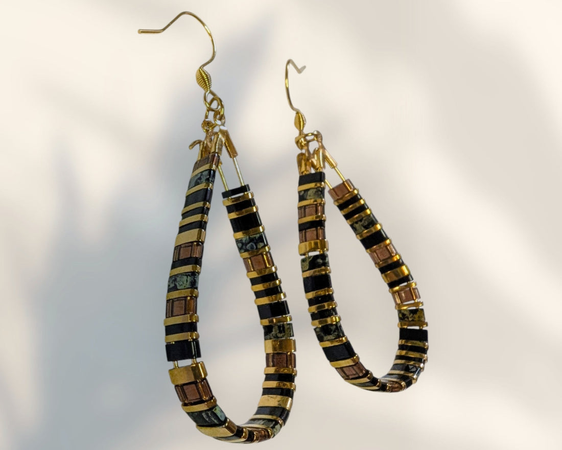 Boucles d’oreilles Kintsu en perles Miyuki brun noir et doré, forme larmes