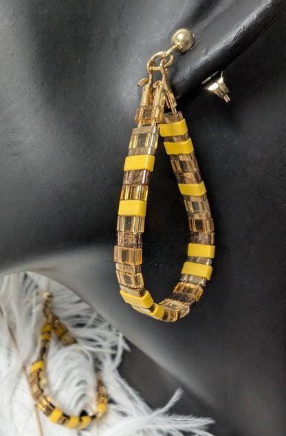 Détail boucles d’oreilles Kiiro – perles Miyuki en forme de larme