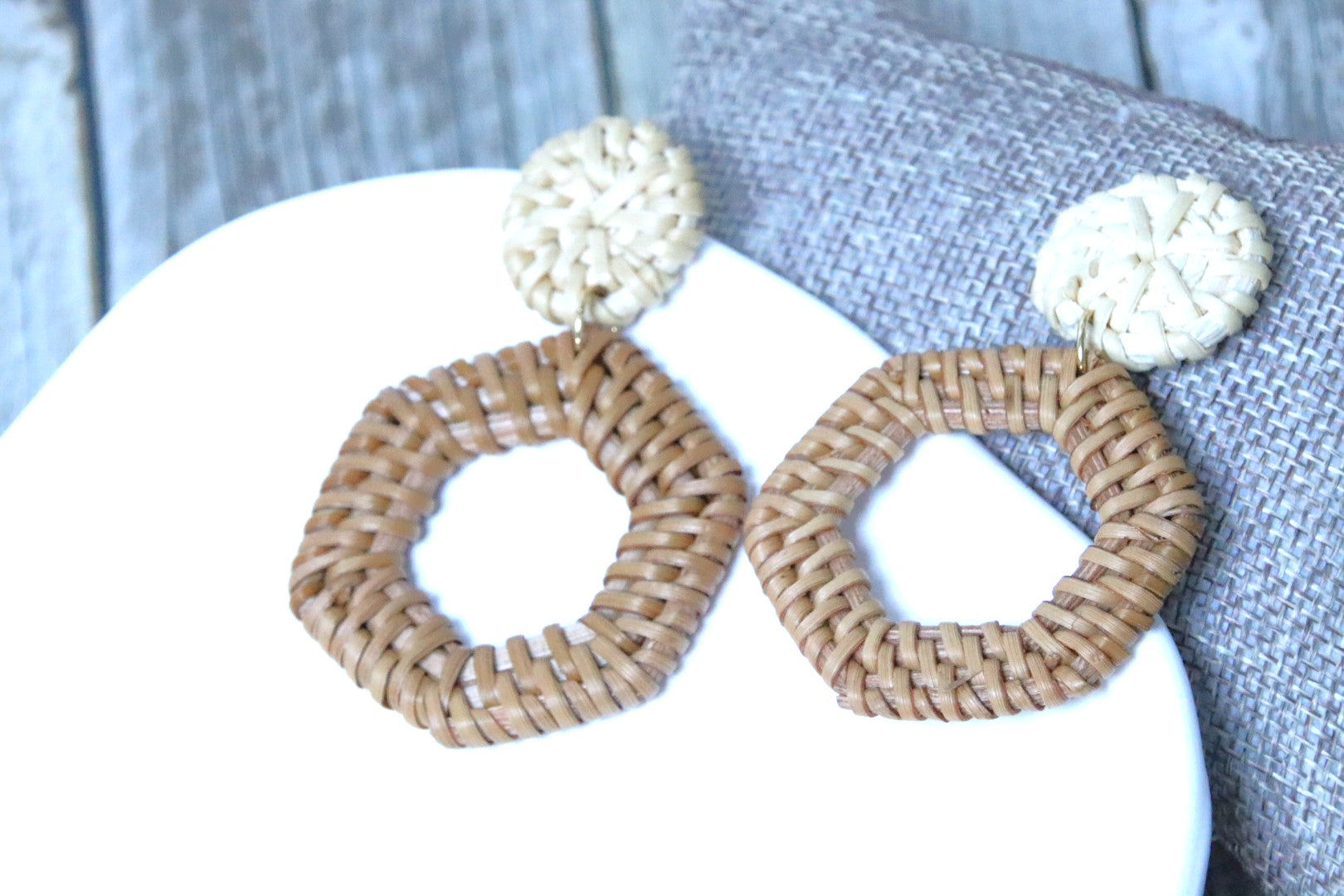 Bijou bohème chic en rotin tressé, boucles d’oreilles hexagonales légères