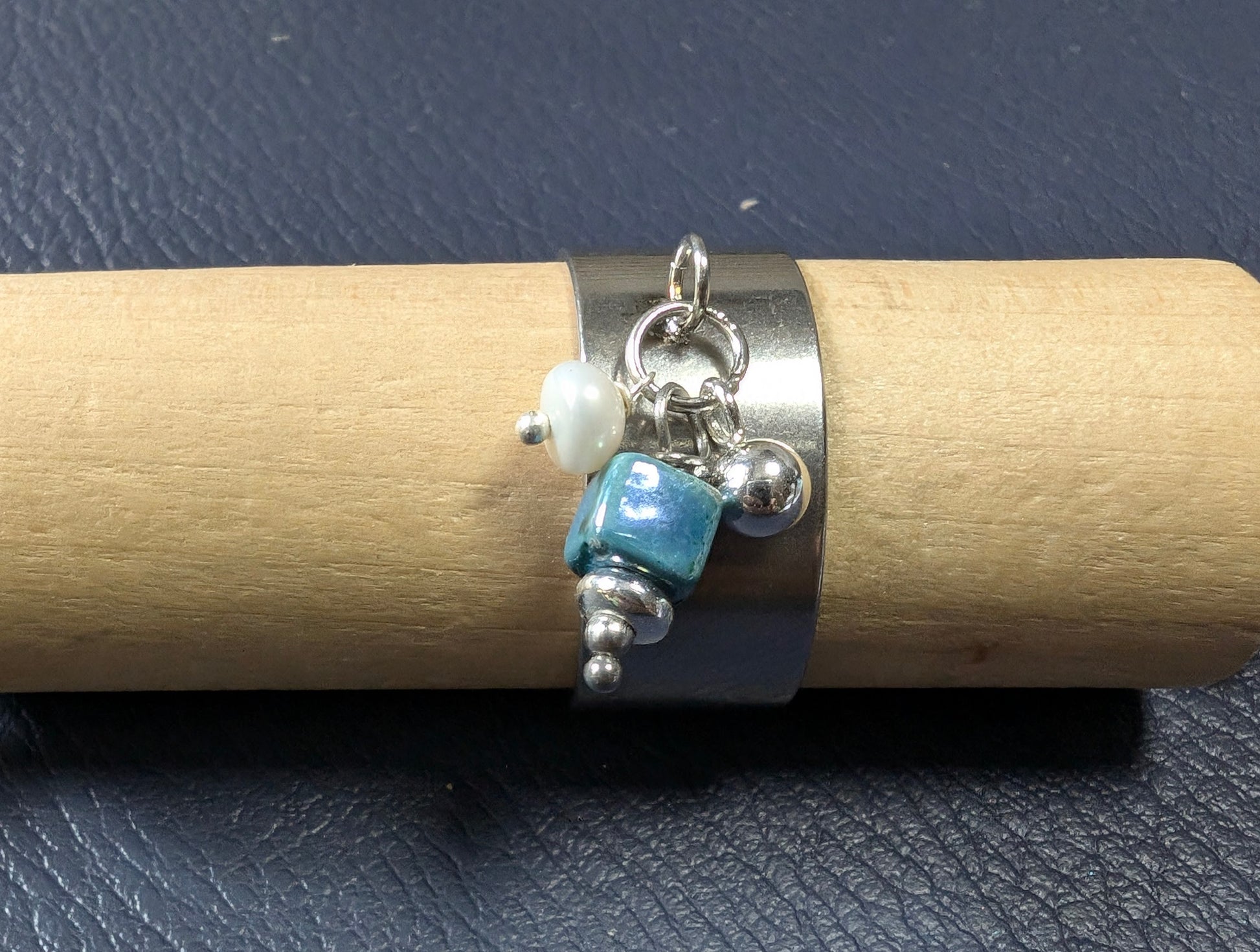 Bague réglable acier inoxydable avec charms