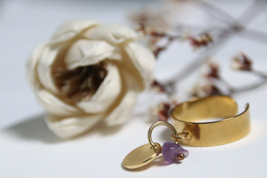 bague dorée 6 mm avec pampille rond et améthyste