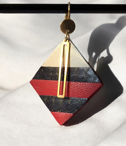 Boucles d'oreilles en cuir tricolore bleu blanc rouge avec acier inoxydable doré, modèle Les Petites Françaises