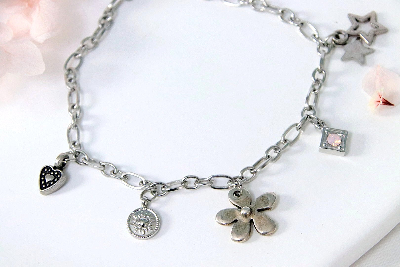 Bracelet Calys en acier inoxydable avec charms cœur, fleurs, perle rose et étoiles