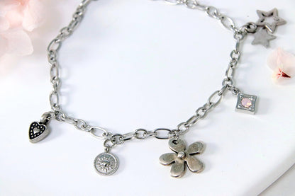 Bracelet Calys en acier inoxydable avec charms cœur, fleurs, perle rose et étoiles
