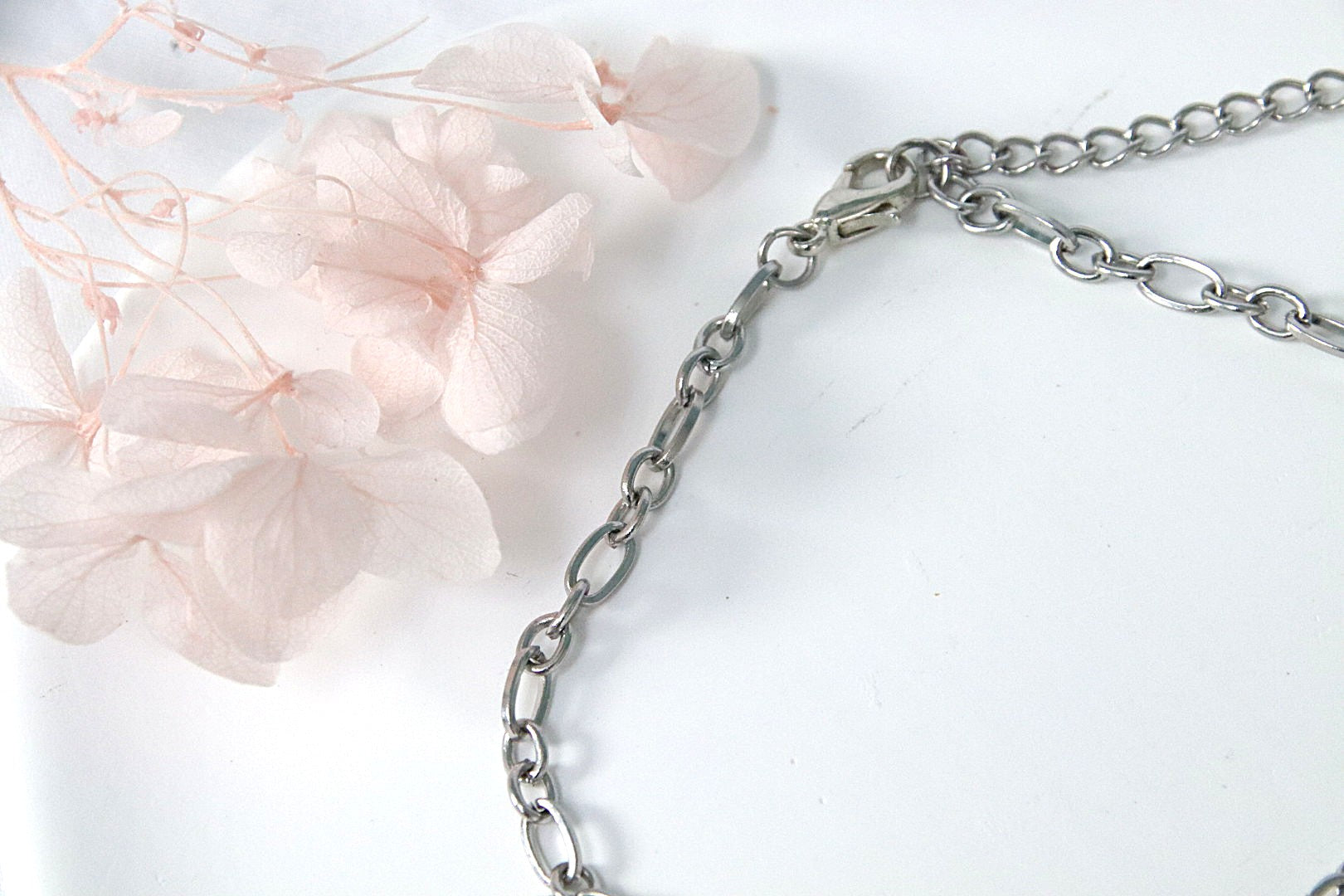 Bijou artisanal Calys, bracelet élégant, zoom sur les mailles rondes et ovales alternées
