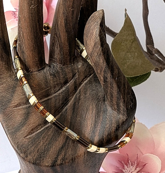 Bracelet Perles du Japon aux Tons naturels : Chaleur et authenticité,