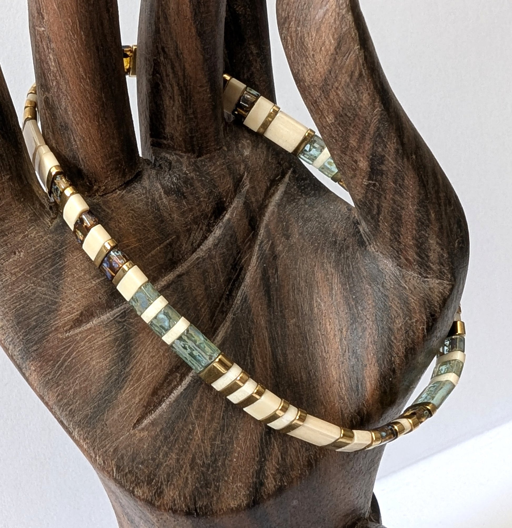 Bracelet perles du Japon tons vert  beige, tons vert apaisants