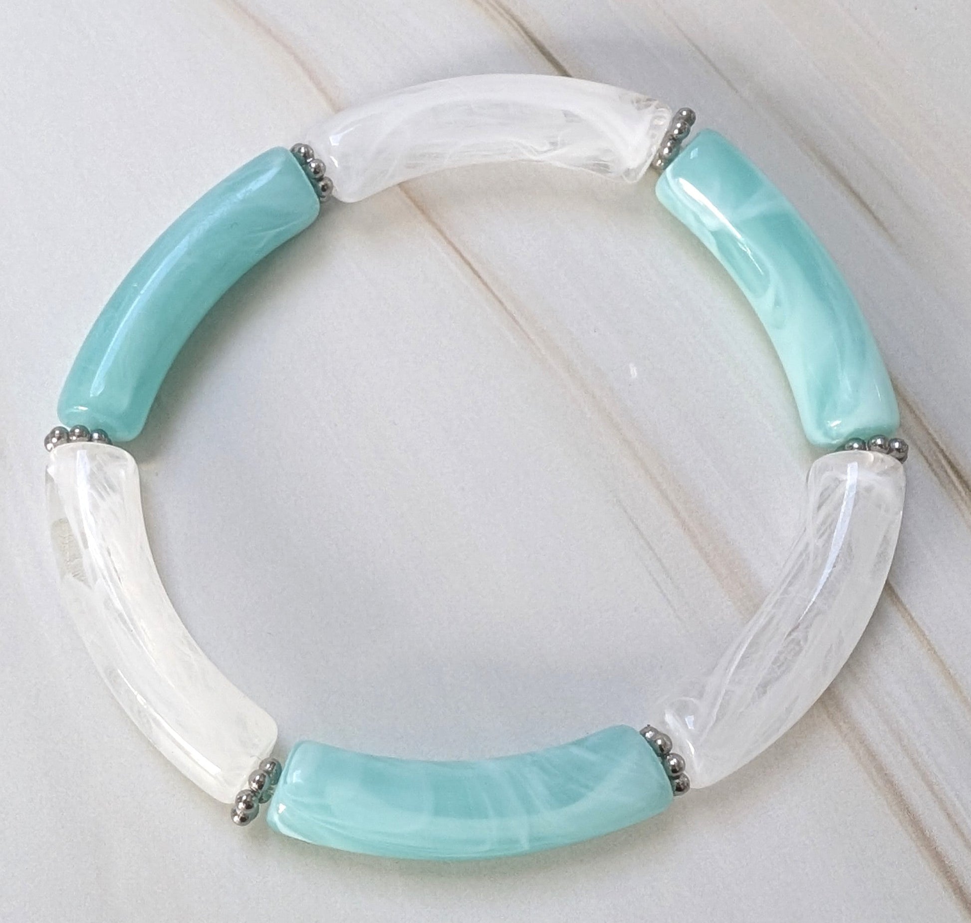 Bracelet résine modèle 19 bleu turqoise et blanc translucide