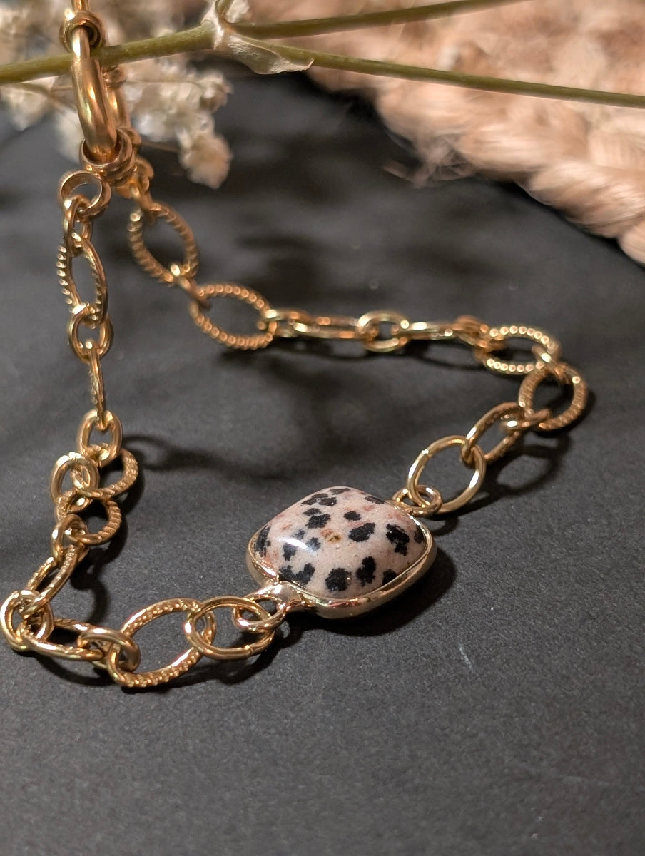 Bracelet Pétra en jaspe dalmatien carré et acier inoxydable doré