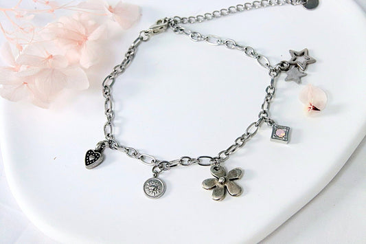 Bracelet Calys en acier inoxydable, charms poétiques et délicats pour un style raffiné