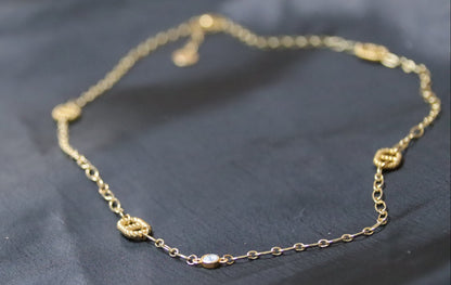 Collier Névia minimaliste avec strass et connecteurs grain de café