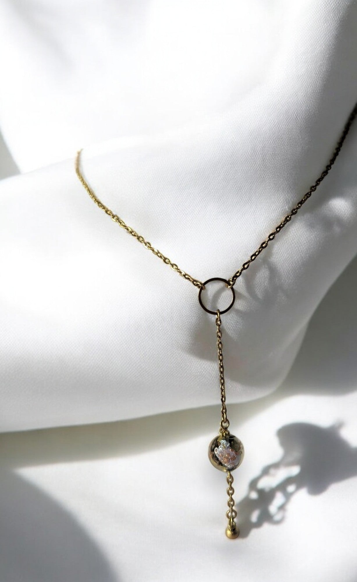 Collier Vénézia en acier doré avec anneau central et perle de Murano 