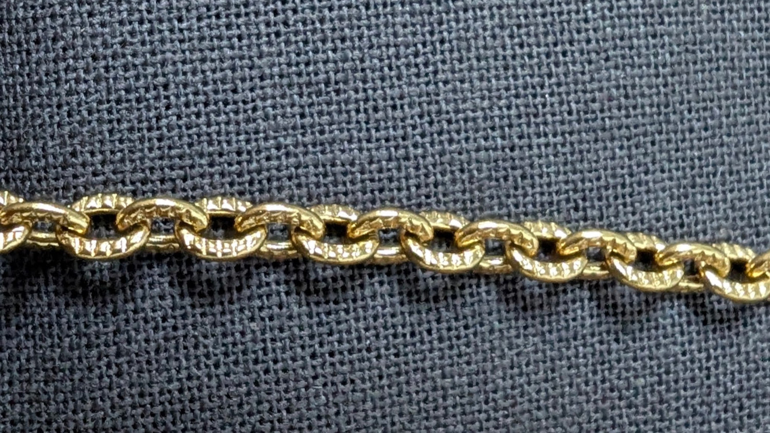 Collier Dolce Vita, Détail chaine striée