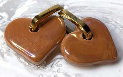 Boucles d'oreilles céramique cœur orange, créole ovale en acier inoxydable doré, bijoux raffinés.