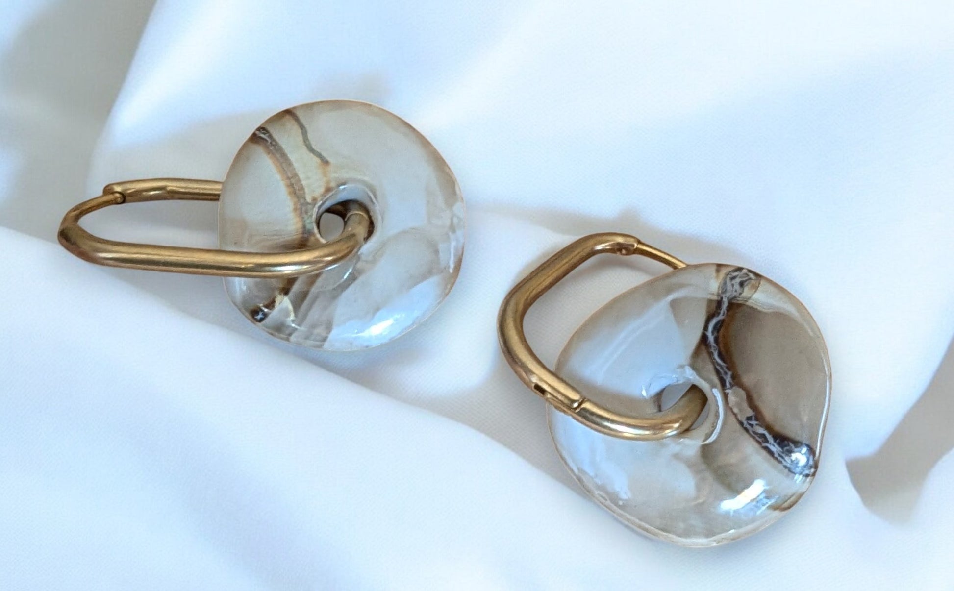 Boucles d’oreilles Donut en céramique  Greige interchangeables,et créoles dorées en acier inoxydable 