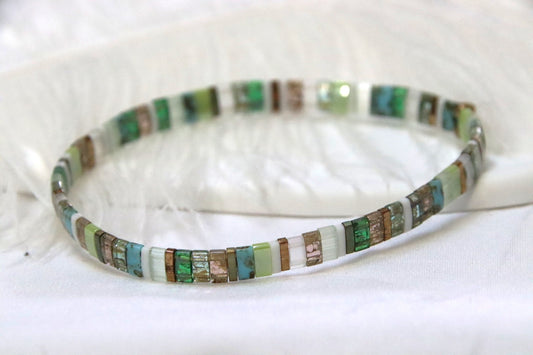 Bracelet Kawa en perles bronze, turquoise, blanc et verts, tons naturels et lumineux.