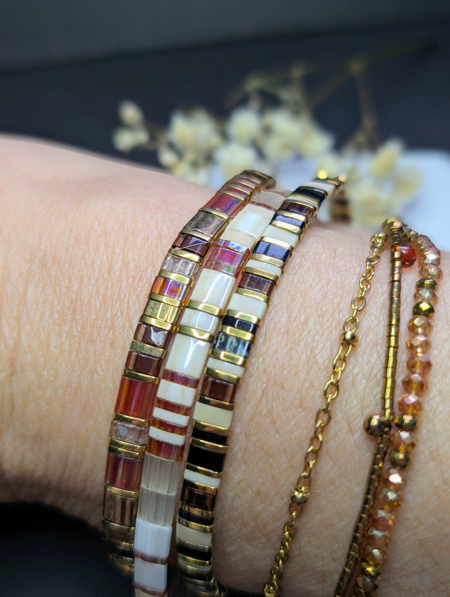 Look automnal avec bracelet Renko en perles Miyuki Tila tons bronze et topaze