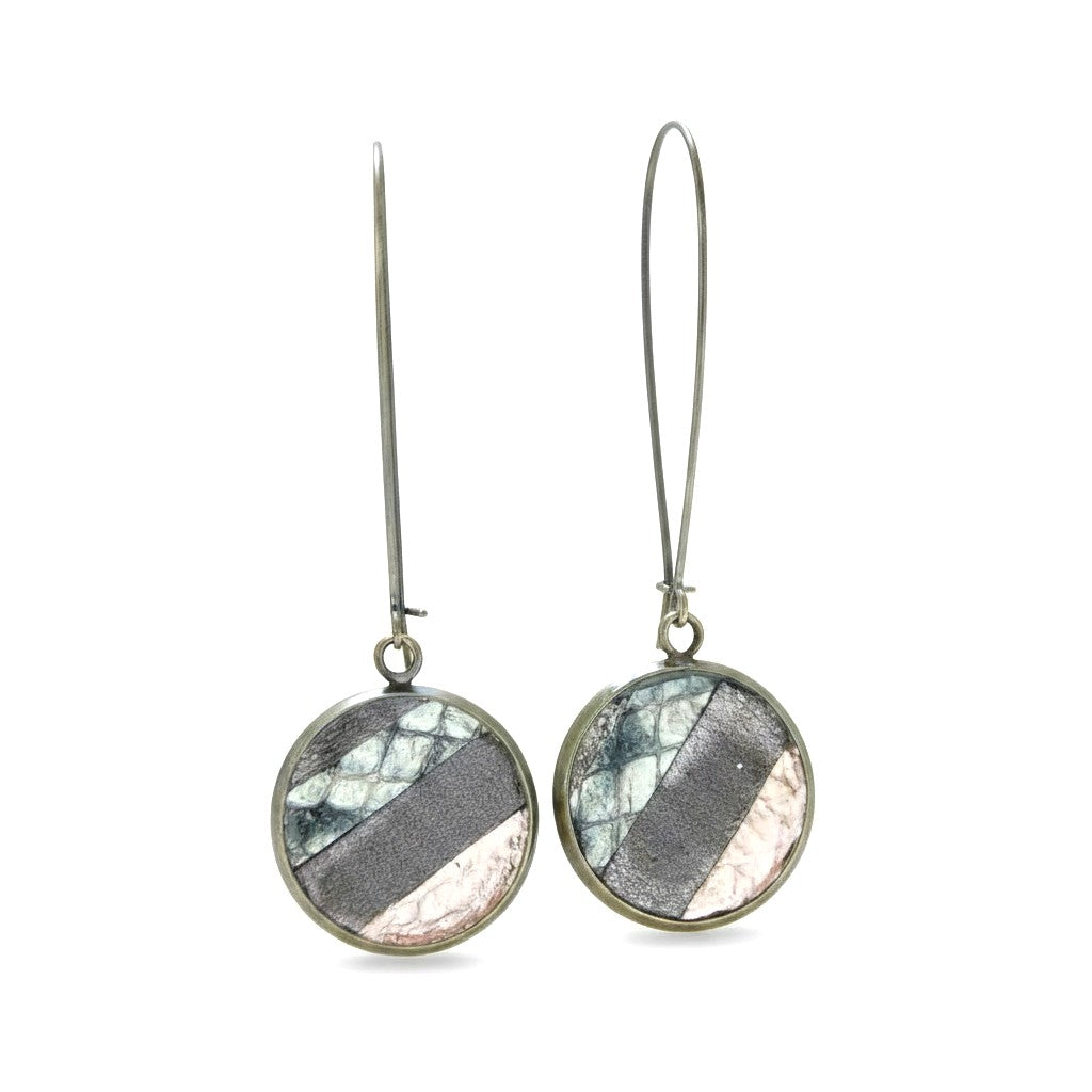 Séléné des boucles d’oreilles cuir serpent et rose