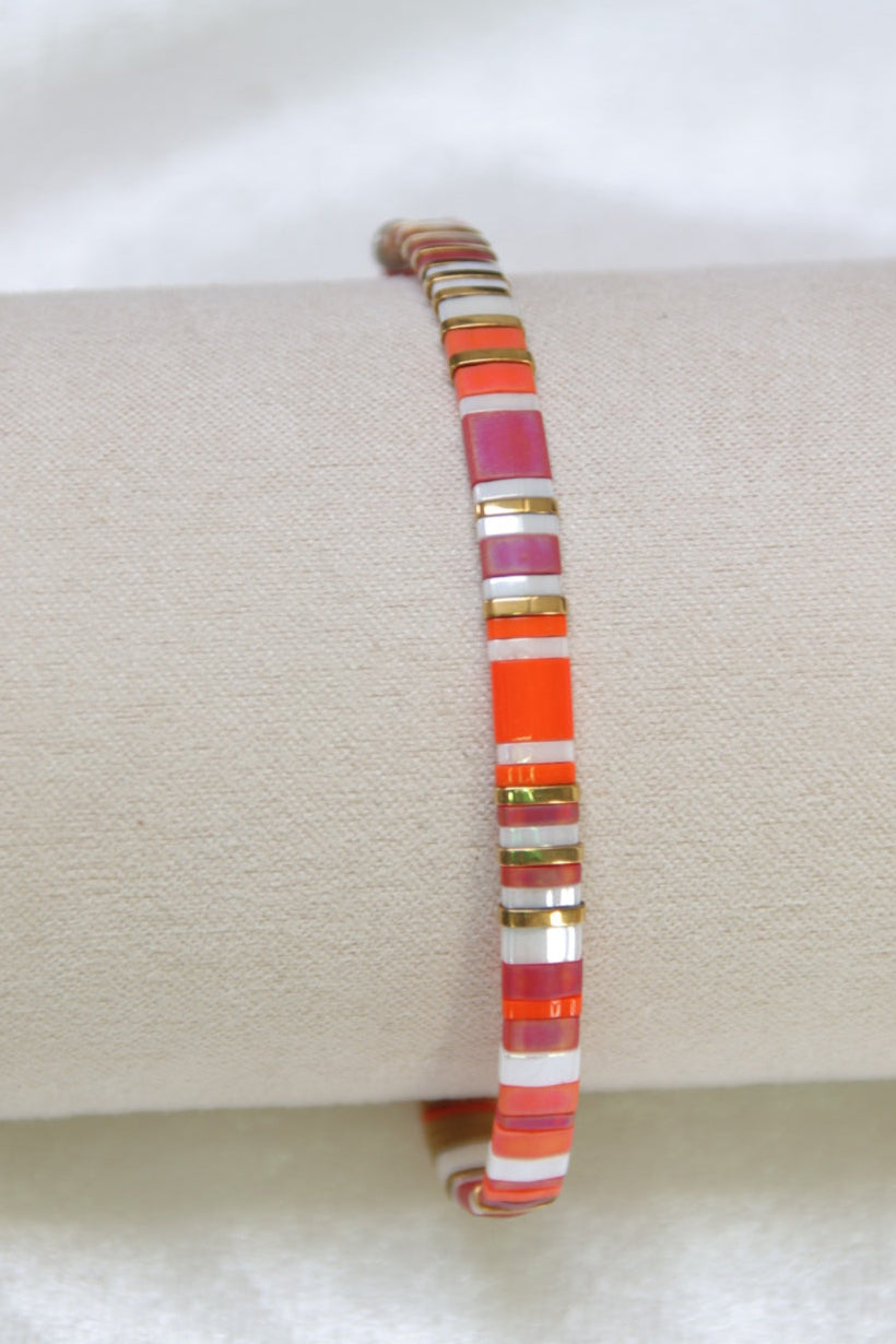 Bracelet fait main Yūhi, nuances chaudes et raffinées comme un soleil couchant.