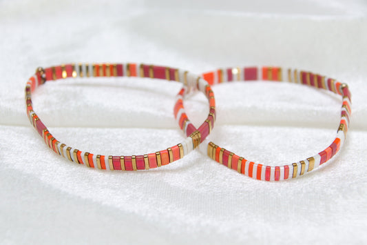 Bracelet en perles japonaises Yūhi, aux couleurs chaudes inspirées d’un coucher de soleil.